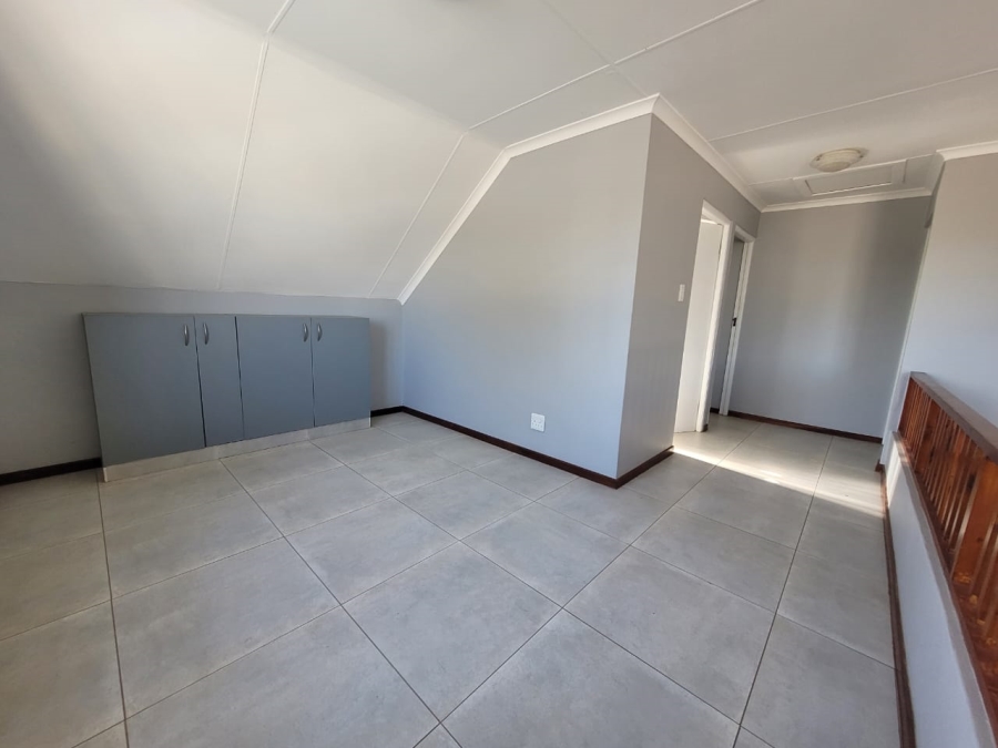 To Let 3 Bedroom Property for Rent in Humansdorp Eastern Cape